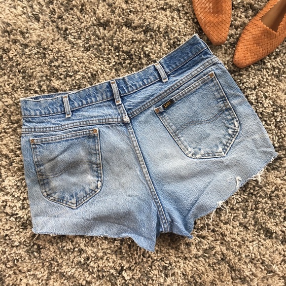 🎈VTG High Waisted Distressed Jean Shorts - Picture 3 of 4